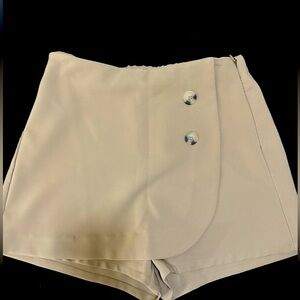 Tan skort